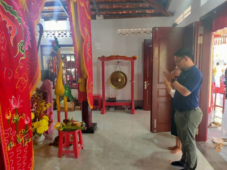 LSP joined annual ceremony at Mieu Ba Ngu Hanh shrine at hamlet 1, paying respect to ancestor