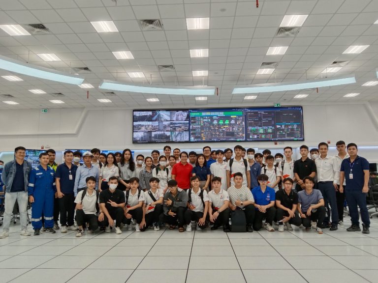 LSP Welcomed Students and Professors from Petro Vietnam University for a Visit to LSP