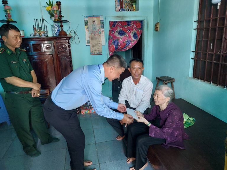 LSP Presented Gifts for Vulnerable Soldiers’ Families in Long Son on Vietnam’s War Invalids and Martyrs Day