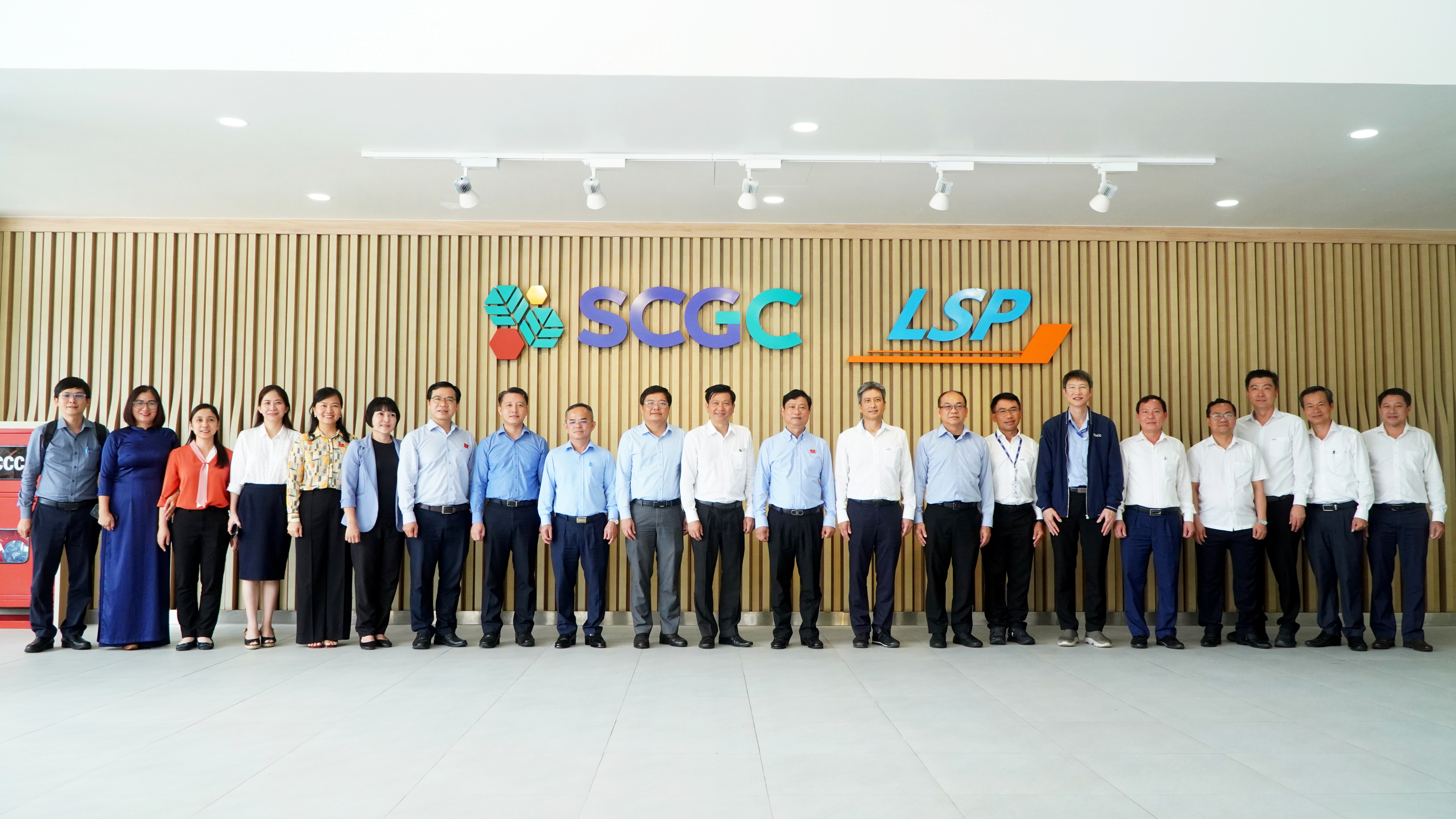 LSP Welcomed Delegation from Ho Chi Minh City People’s Council and Long Son People’s Committee to Visit and Work at LSP