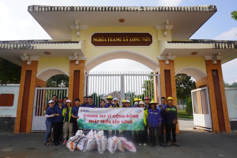 LSP conducted clean-up event at Long Son graveyard, paying respect to the ancestors on the occasion of Lunar New Year