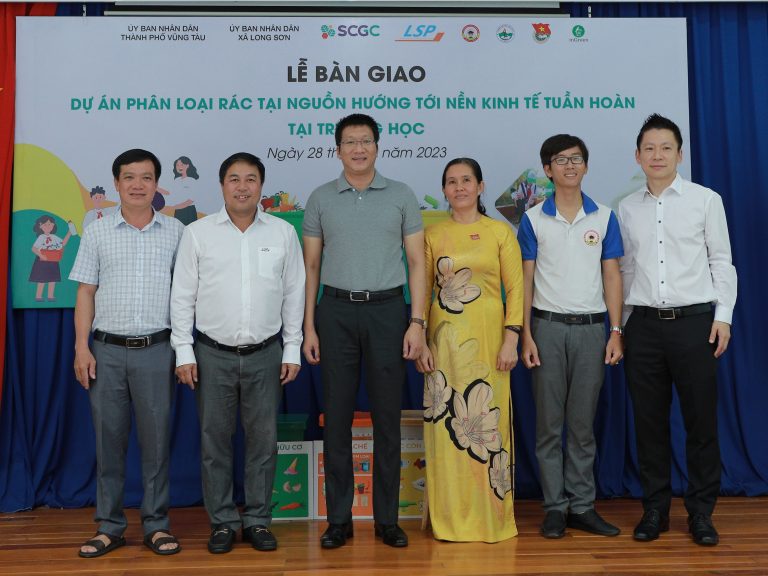 SCGC and LSP successfully handover the waste segregation at source – school model to 2 pilots school in Long Son