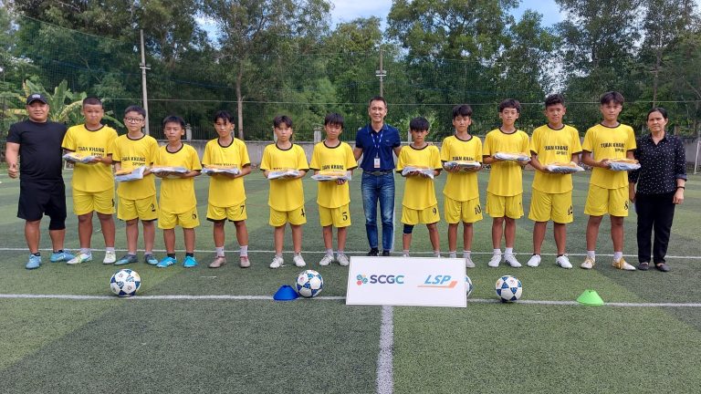 LSP supports young athletes of Long Son commune with sports equipment, fulfilling sport dream and passion