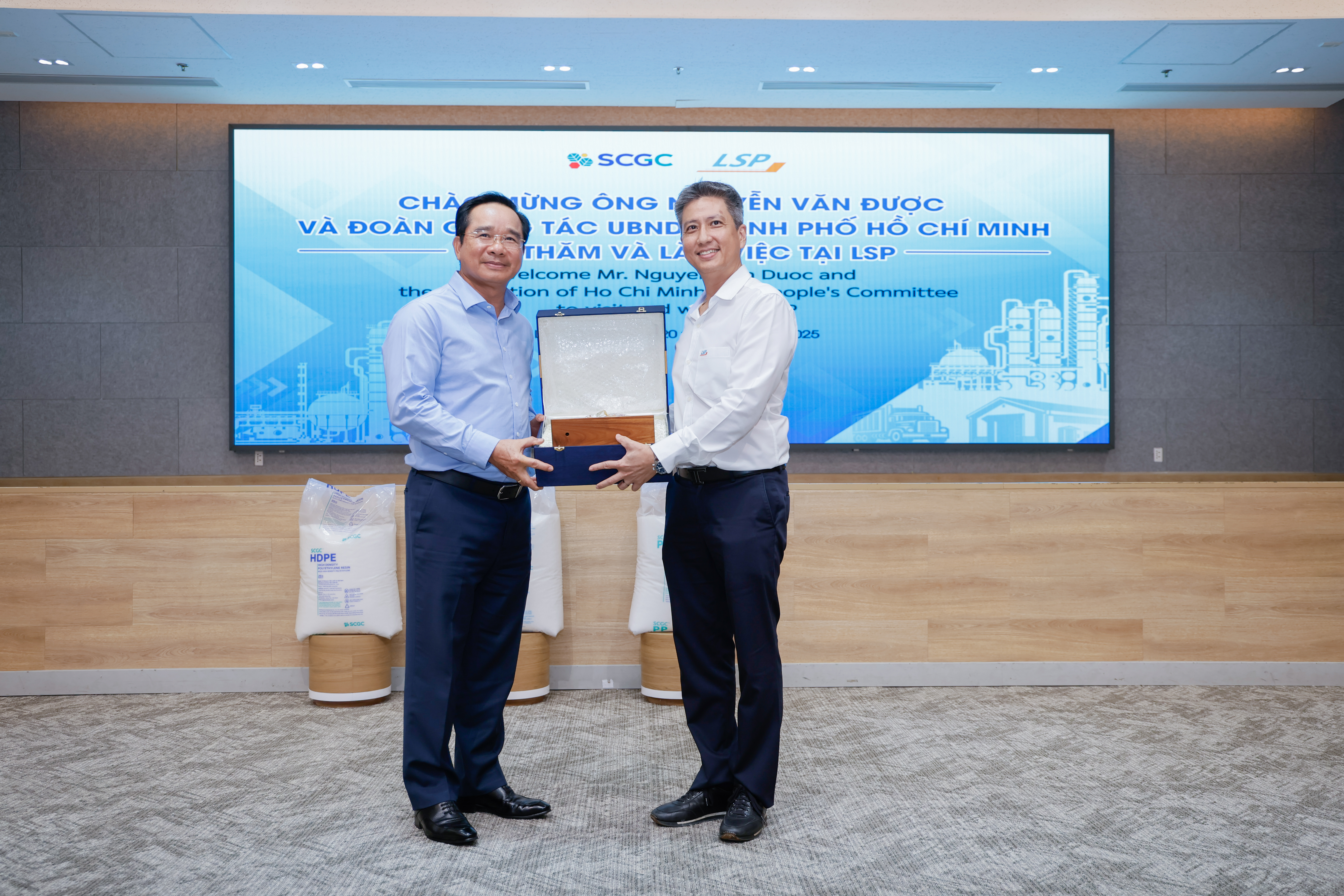 Chairman of Ho Chi Minh City People’s Committee Visited LSP Celebrated Resumption of Operations