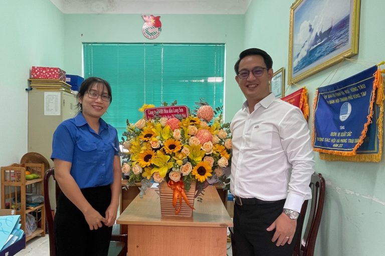 LSP visited Long Son Youth Union to celebrate the 92nd anniversary of the Ho Chi Minh Communist Youth Union