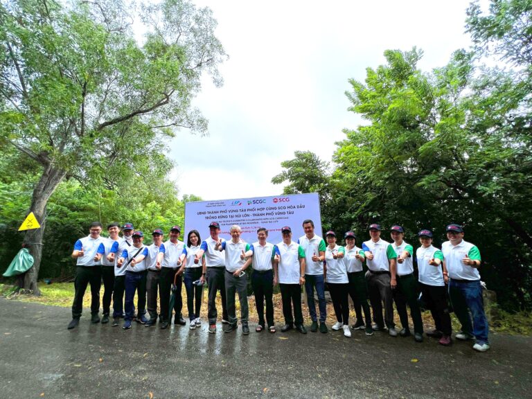 SCGC together with LSP and SCG collaborated with VTPC to plant 400 trees on Nui Lon