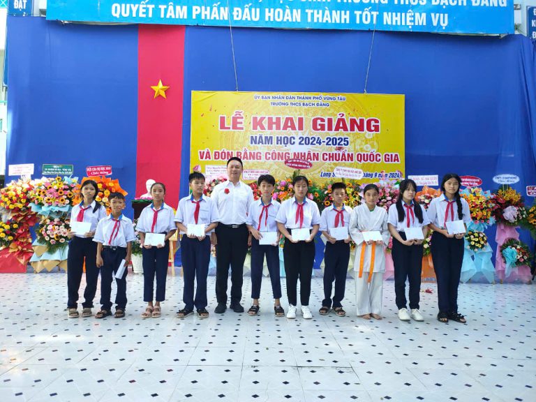 As the new school year begins, LSP gives scholarships to students in difficult circumstances